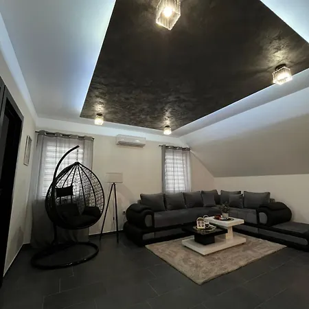 Crassula Lux Διαμέρισμα *