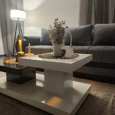 Crassula Lux 2 * Surčin