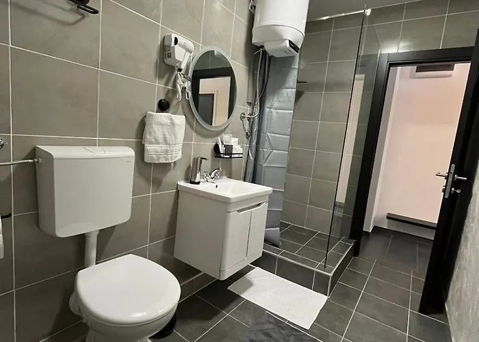 Crassula Lux 2 * Surčin