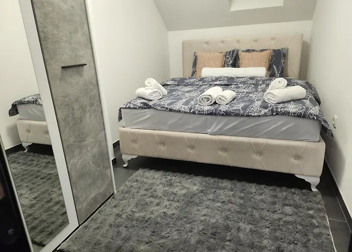 Crassula Lux 2 * Surčin