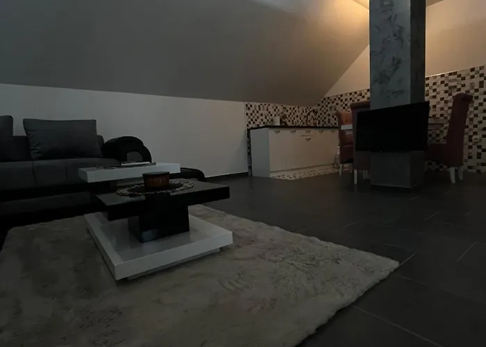 Crassula Lux 2 * Surčin